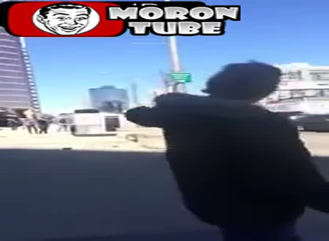 Video :An elderly woman was killed in a truck assault in Toronto (Public Averti)